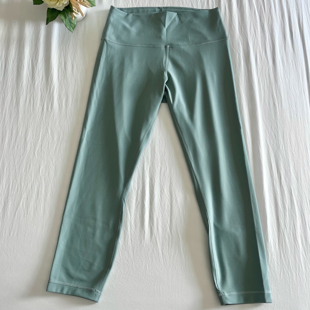 Lululemon Women’s Wunder Train High Rise 23” Size 10